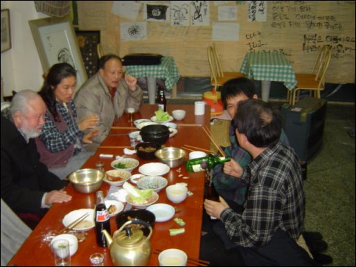 막걸리와 기본 안주로도 즐겁게 치른 망년회 